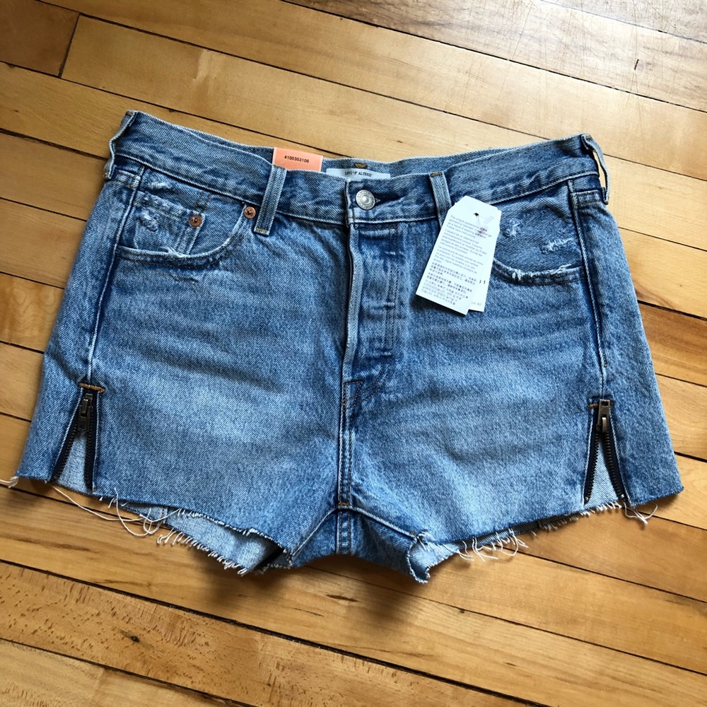 NWT: Levi’s Shorts